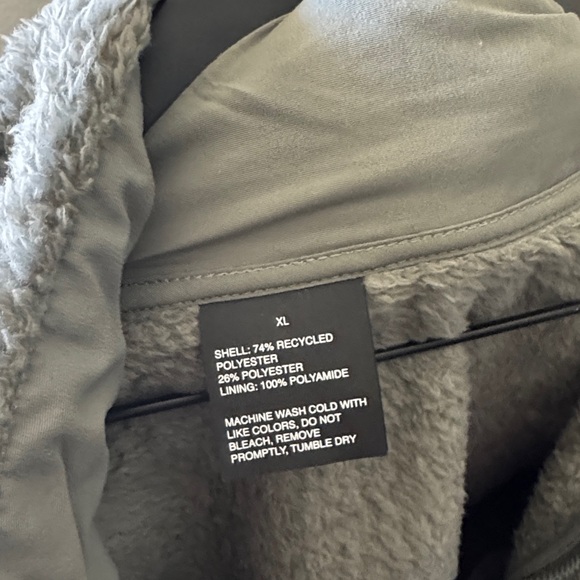 Vuori Olive Teddy Jacket - Picture 10 of 10